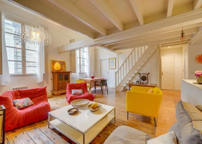 Observance 2 Bedroom Duplex Apartment Bordeaux